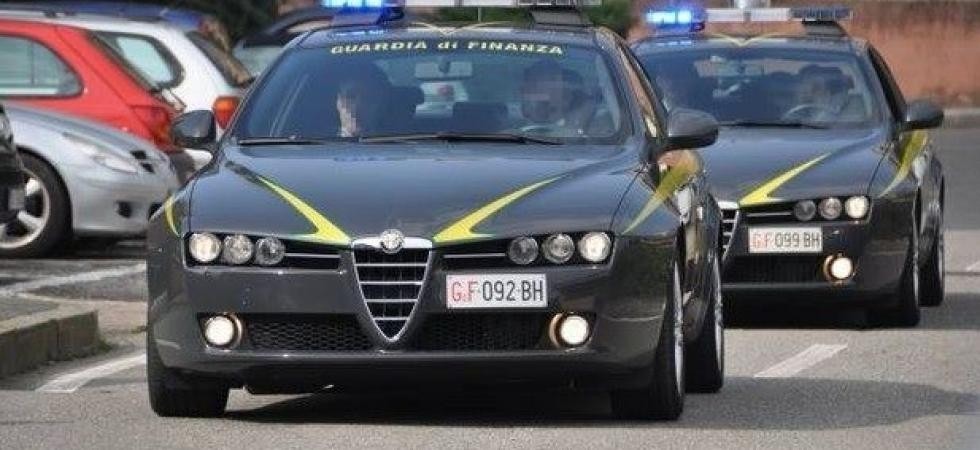Operazione antidroga della Guardia di Finanza di Trento, in corso decine di perquisizioni e arresti in Italia e all'estero